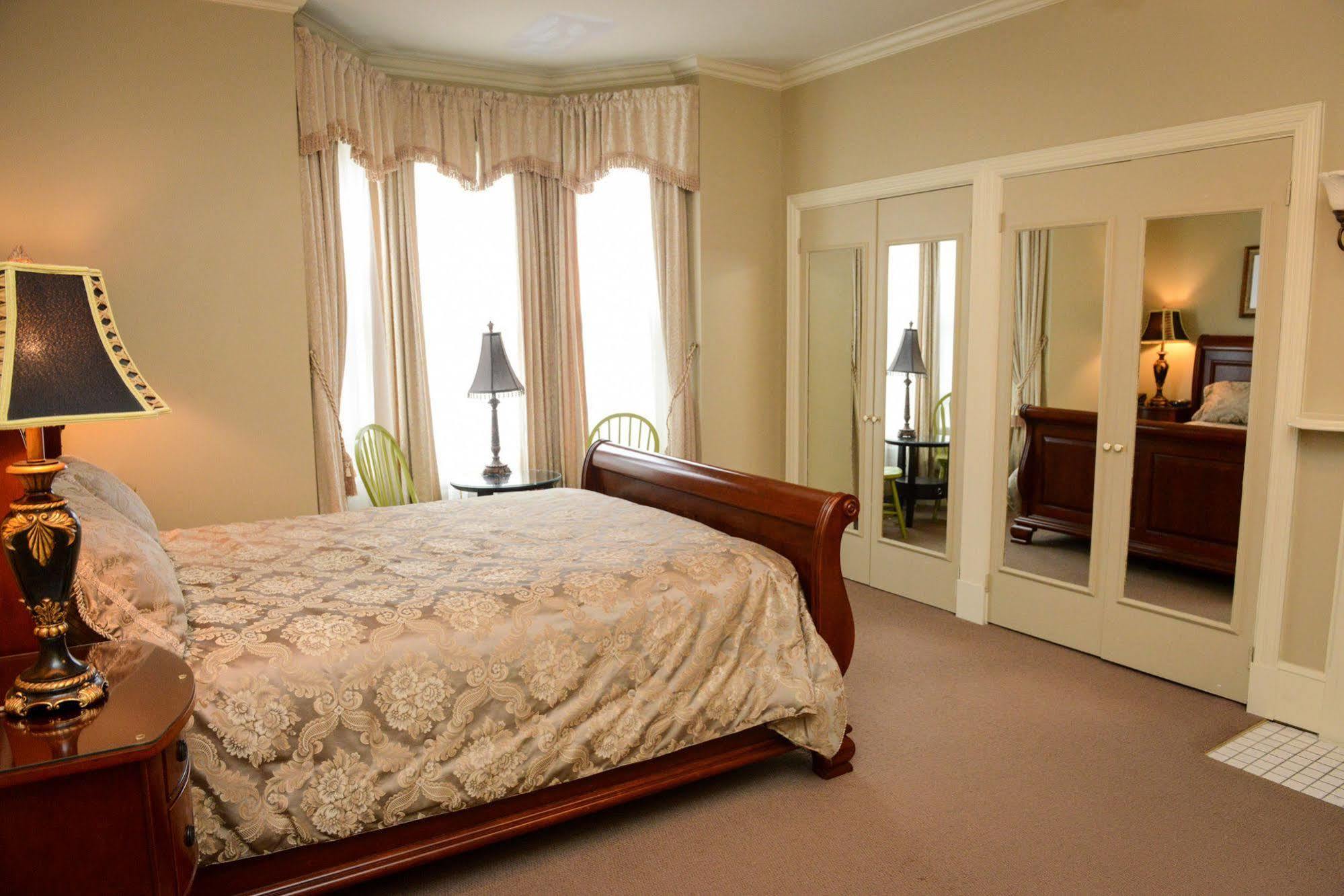 The Elizabeth Manor Guesthouse St. John's Bagian luar foto